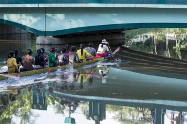 Kamboçya Siem Reap Şehir Nehri Longboat 