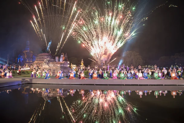 Asijské Thajsko Sukhothai Loy festival Krathong — Stock fotografie