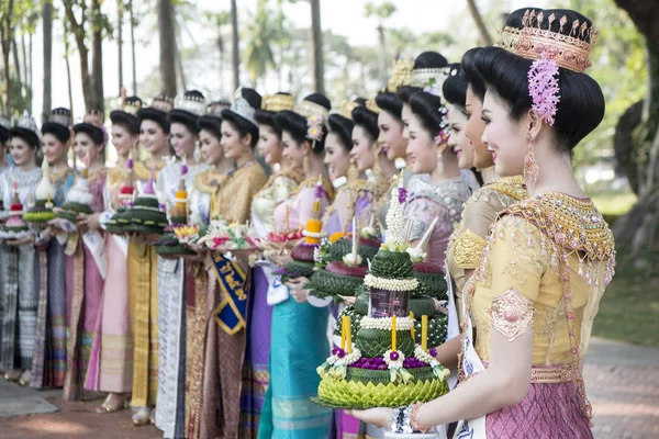 ASIA TAILANDIA SUKHOTHAI LOY KRATHONG TRADICIÓN — Foto de Stock