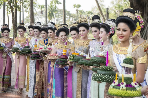 ASIA TAILANDIA SUKHOTHAI LOY KRATHONG TRADICIÓN —  Fotos de Stock