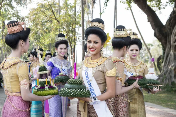 ASIA TAILANDIA SUKHOTHAI LOY KRATHONG TRADICIÓN —  Fotos de Stock