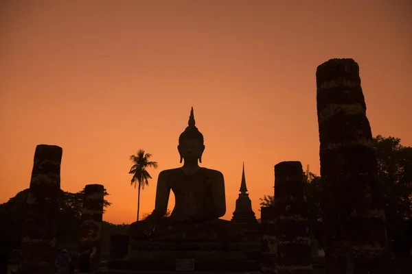Asien thailand sukhothai wat mahathat buddha — Stockfoto