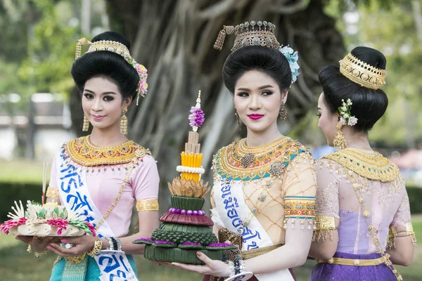 ASIA TAILANDIA SUKHOTHAI LOY KRATHONG TRADICIÓN —  Fotos de Stock