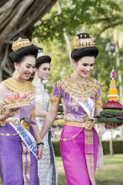 ASIA TAILANDIA SUKHOTHAI LOY KRATHONG TRADICIÓN —  Fotos de Stock