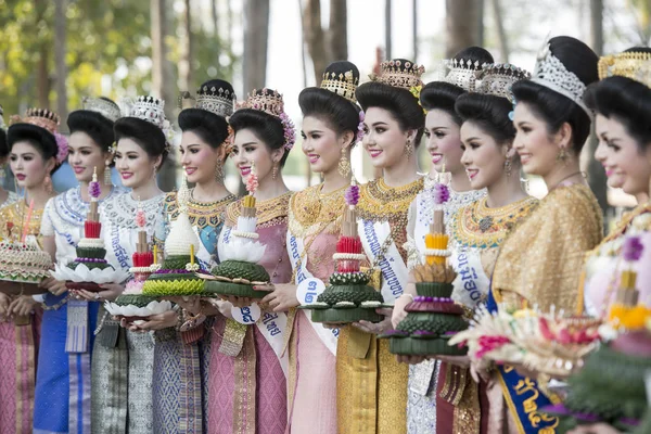 ASIA TAILANDIA SUKHOTHAI LOY KRATHONG TRADICIÓN —  Fotos de Stock