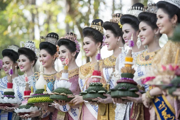 ASIA TAILANDIA SUKHOTHAI LOY KRATHONG TRADICIÓN —  Fotos de Stock