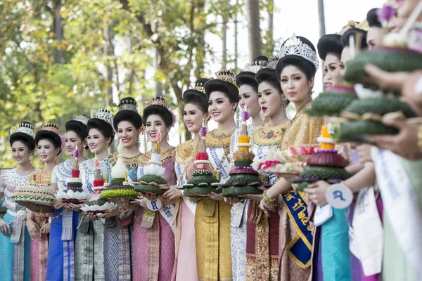 ASIA TAILANDIA SUKHOTHAI LOY KRATHONG TRADICIÓN —  Fotos de Stock