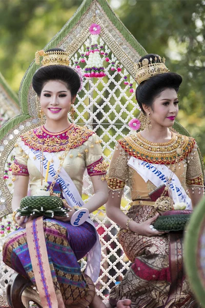 ASIA TAILANDIA SUKHOTHAI LOY KRATHONG TRADICIÓN —  Fotos de Stock