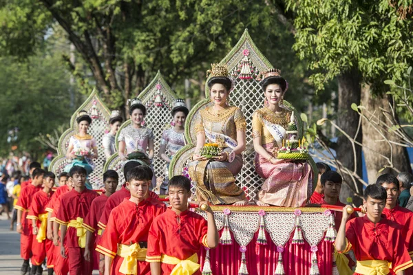 ASIA TAILANDIA SUKHOTHAI LOY KRATHONG TRADICIÓN —  Fotos de Stock