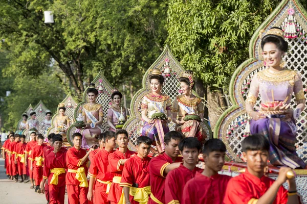 ASIA THAILANDIA SUKHOTHAI LOY KRATHONG TRADIZIONE — Foto Stock