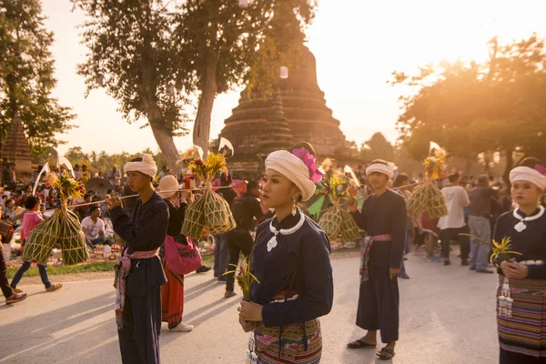 ÁSIA TAILÂNDIA SUKHOTHAI LOY KRATHONG TRADITION — Fotografia de Stock