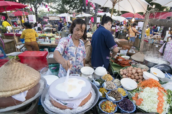 Asijské Thajsko Sukhothai Loy festival Krathong — Stock fotografie