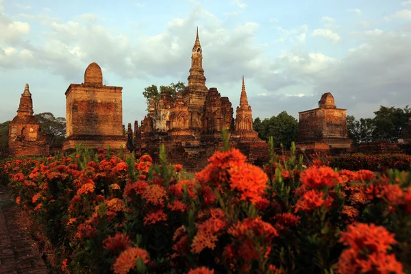 ASIA TAILANDIA SUKHOTHAI TEMPLO STUPA — Foto de Stock