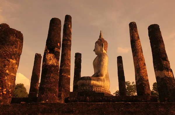 Asien Thailand Sukhothai Temple stupa — Stockfoto