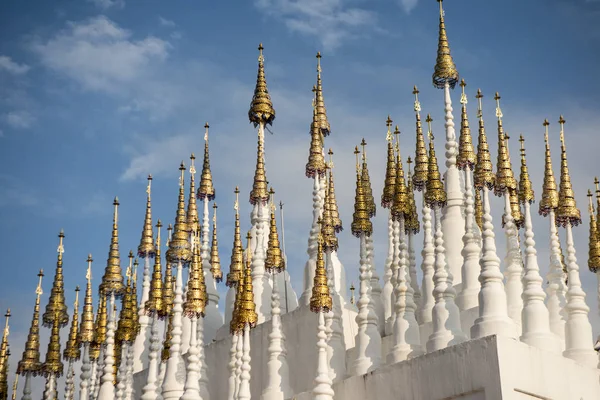 TAILANDIA PHRAE WAT PONG SUNAN TEMPLO — Foto de Stock