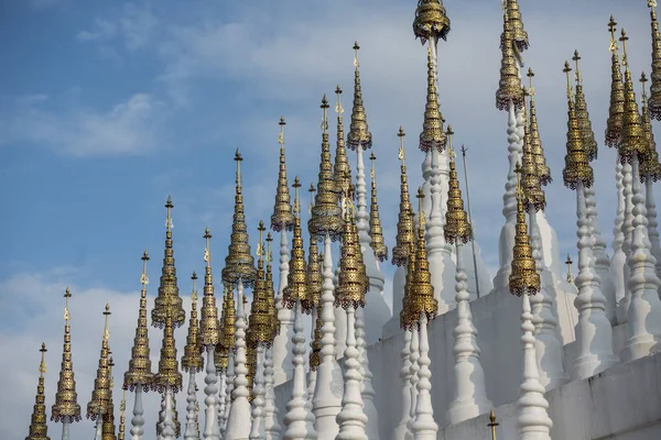 TAILANDIA PHRAE WAT PONG SUNAN TEMPLO — Foto de Stock