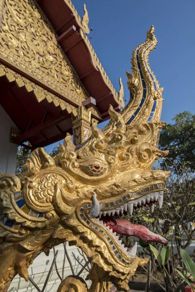 Templo tailandês de Phrae Wat de Tailândia — Fotografia de Stock