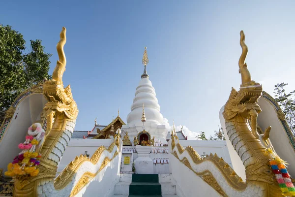 Thailand phrae wat phra that doi leng tempel — Stockfoto
