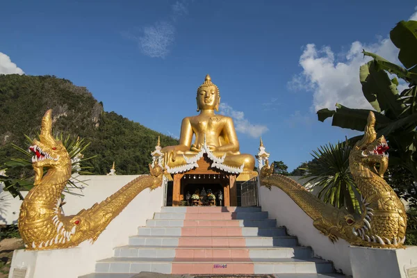 Estatua del Buda Phrae de Tailandia Ban Na Khuha — Foto de Stock