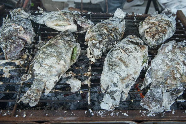 THAILAND PHRAE MERCADO NOCTURNO ALIMENTOS SAL PESCADO —  Fotos de Stock