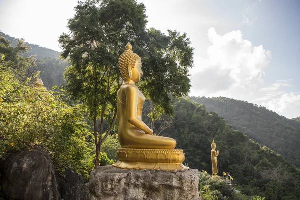Thailand phrae wat phra that in khaen tempel — Stockfoto