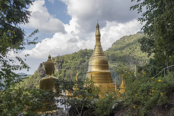 Tajlandia Phrae Wat Phra, że w świątyni khaen — Zdjęcie stockowe