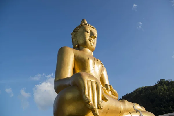 Tajlandia Phrae posąg Buddy Ban na Khuha — Zdjęcie stockowe