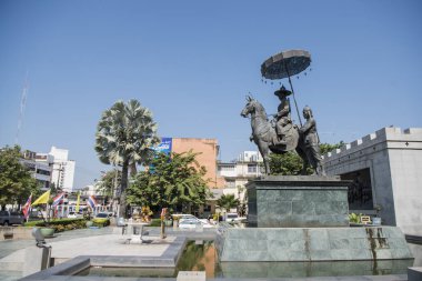 Tayland Phitsanulok Phraya Chakri Anıtı