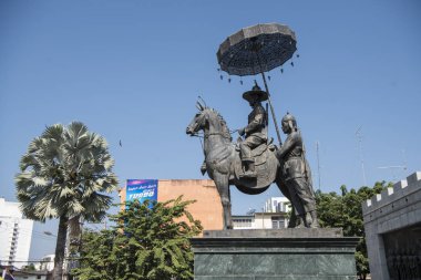 Tayland Phitsanulok Phraya Chakri Anıtı
