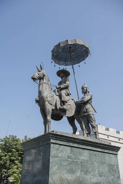 Tayland Phitsanulok Phraya Chakri Anıtı