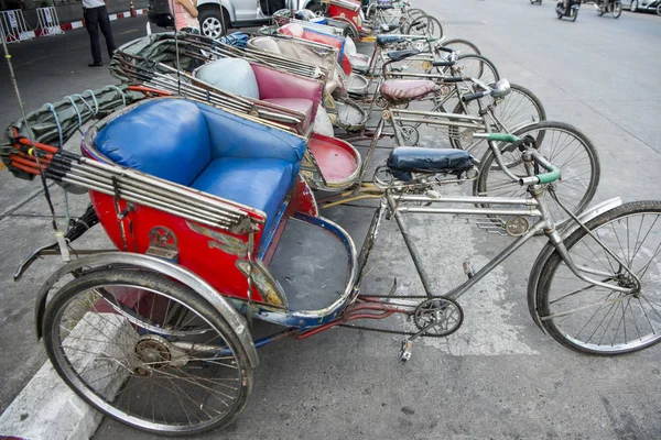 Thailand Phitsanulok City Road cykel taxi — Stockfoto