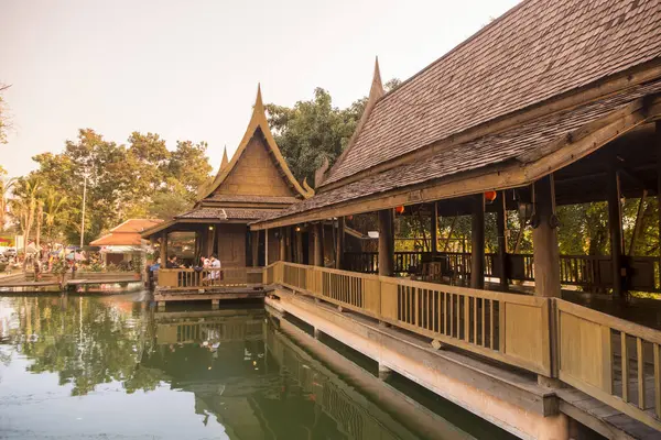 Tayland Phitsanulok Şehir Ahşap Evi