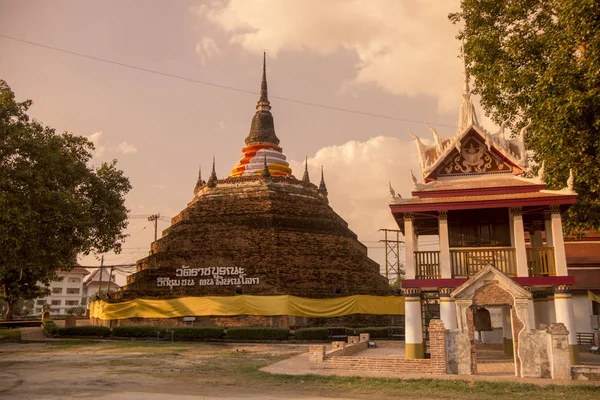 Thailand phitsanulok wat racha burana tempel — Stockfoto