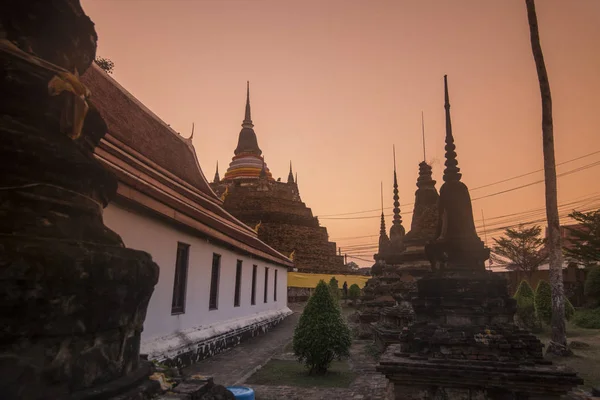 Thaiföld Phitsanulok Wat Racha Burana templom — Stock Fotó