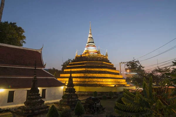 Thailand phitsanulok wat racha burana tempel — Stockfoto