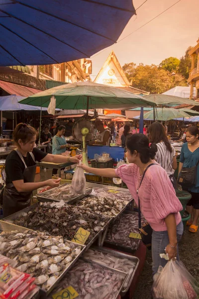 タイ チャンタブリ タラート ナンフ マーケット — ストック写真