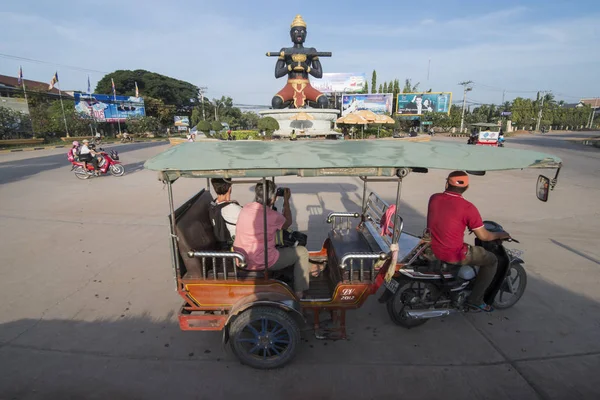 캄보디아 바탐방 타 담봉 동상 — 스톡 사진