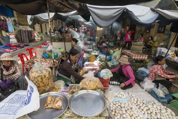 Камбоджа Баттамбанг ринок Psar Thmei — стокове фото