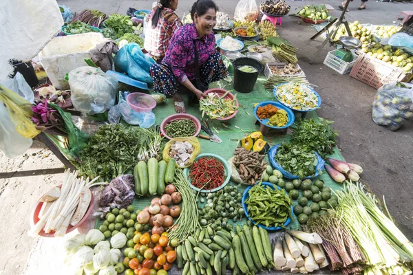 CAMBODIA MERCADO DE BATTAMBANG PSAR THMEI — Foto de Stock