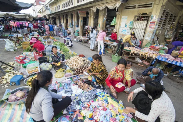 CAMBODIA MERCADO DE BATTAMBANG PSAR THMEI — Foto de Stock