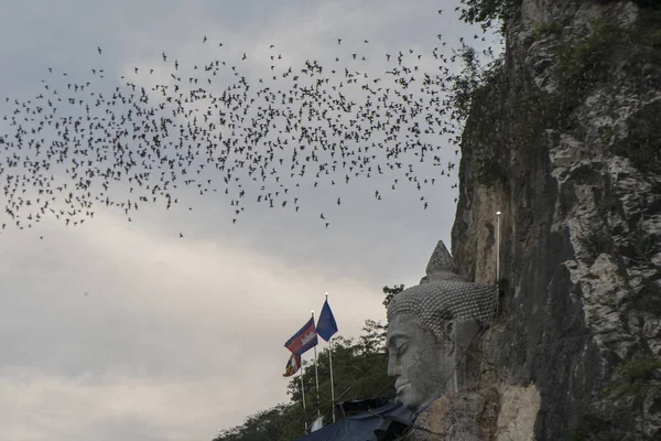 CAMBODIA BATTAMBANG BATH CAVE — Stock Photo, Image