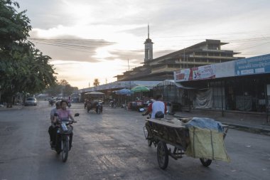 Kamboçya Battambang Psar Nat Pazarı