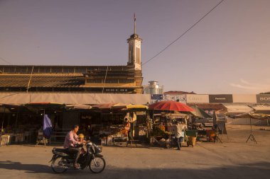 Kamboçya Battambang Psar Nat Pazarı
