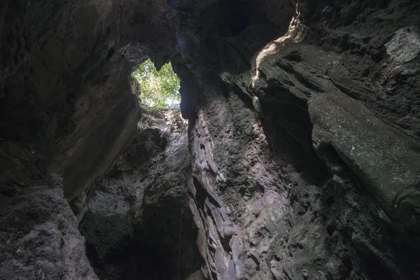 CAMBODIA BATTAMBANG KILLING CAVE SAMPEAU — Stock Photo, Image