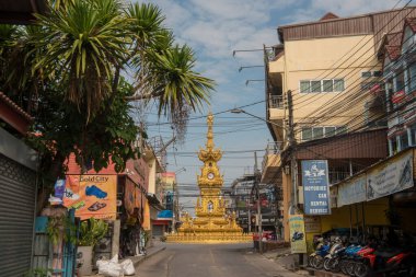 Kuzey Tayland 'daki Chiang Rai şehrindeki saat kulesi. Tayland, Chiang Rai, Kasım 2019