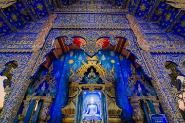 Kuzey Tayland 'daki Chiang Rai şehrindeki Mavi Tapınak veya Wat Rong Suea 10. Tayland, Chiang Rai, Kasım 2019