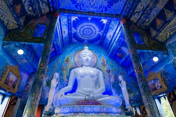 Buddha Szobor Kék Templomban Vagy Wat Rong Suea Ten Ben — Stock Fotó