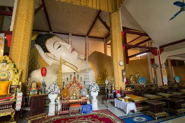 Τον Ξαπλωμένο Βούδα Στο Wat Chetawan Στην Πόλη Chiang Rai — Φωτογραφία Αρχείου