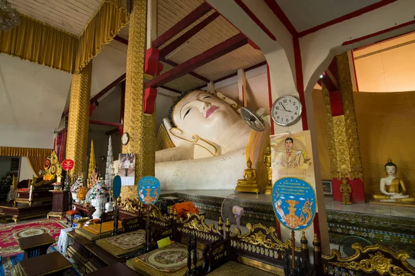 Den Lutande Buddha Wat Chetawan Staden Chiang Rai Norra Thailand — Stockfoto