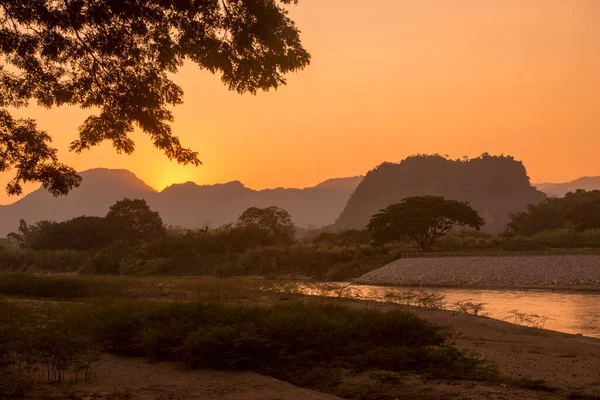 位于泰国北部清莱市的Mae Nam Kok河的土地清污和日落 泰国清莱 2019年11月 — 图库照片